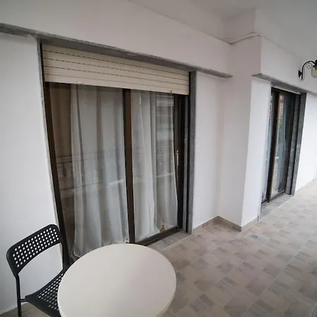Markopoulosapartments 아파트 네아 모우다니아